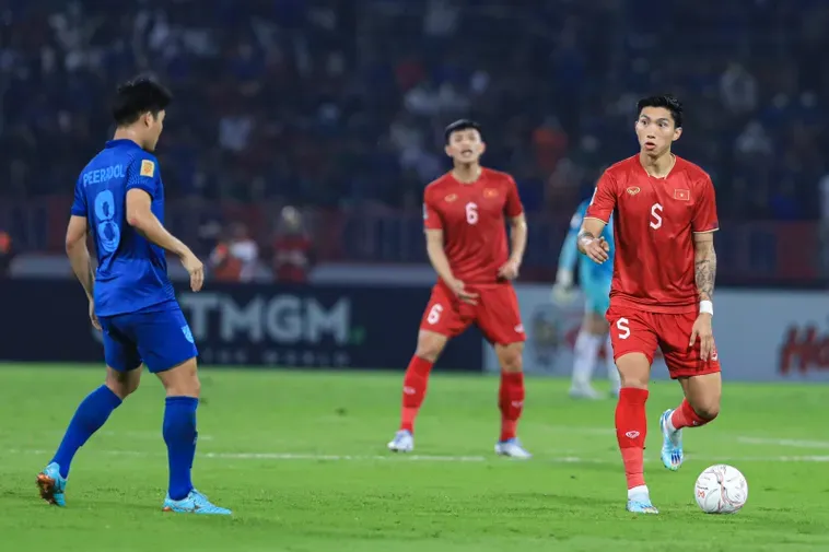 Bí Quyết Chơi Vị Trí Đá Thòng Trung Vệ Hiệu Quả Nhất